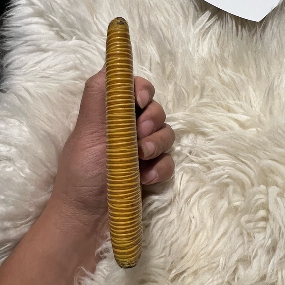 Authentic Yellow Epi bifold wallet - Picture 11 of 14